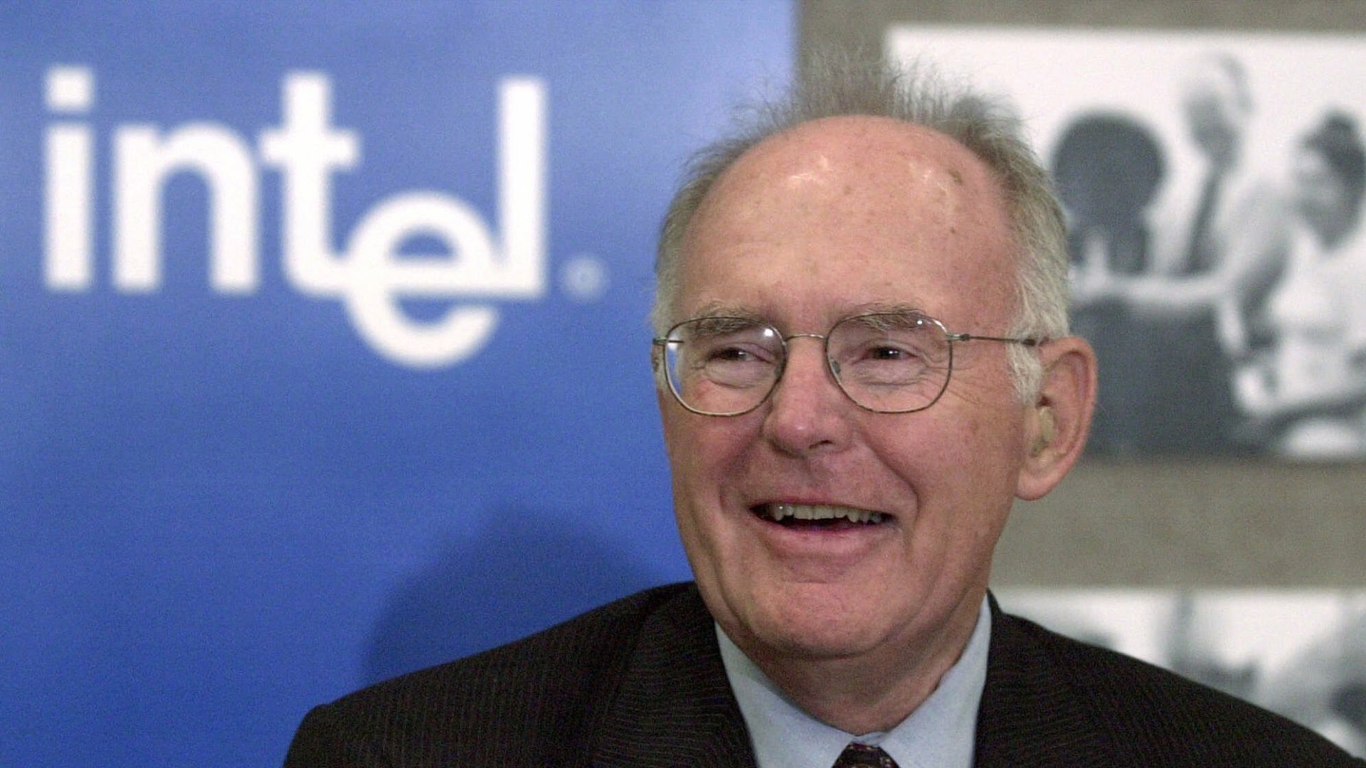 gordon moore - The Life and Legacy of Gordon Moore: A Pioneer in Technology - Image 2