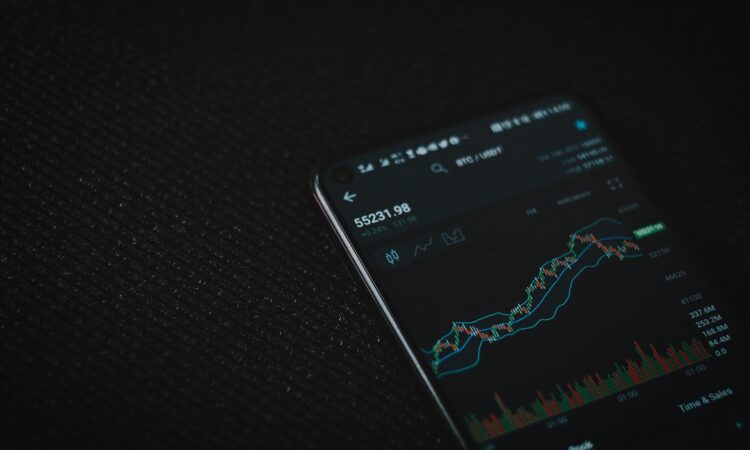 Tweezers candlestick pattern